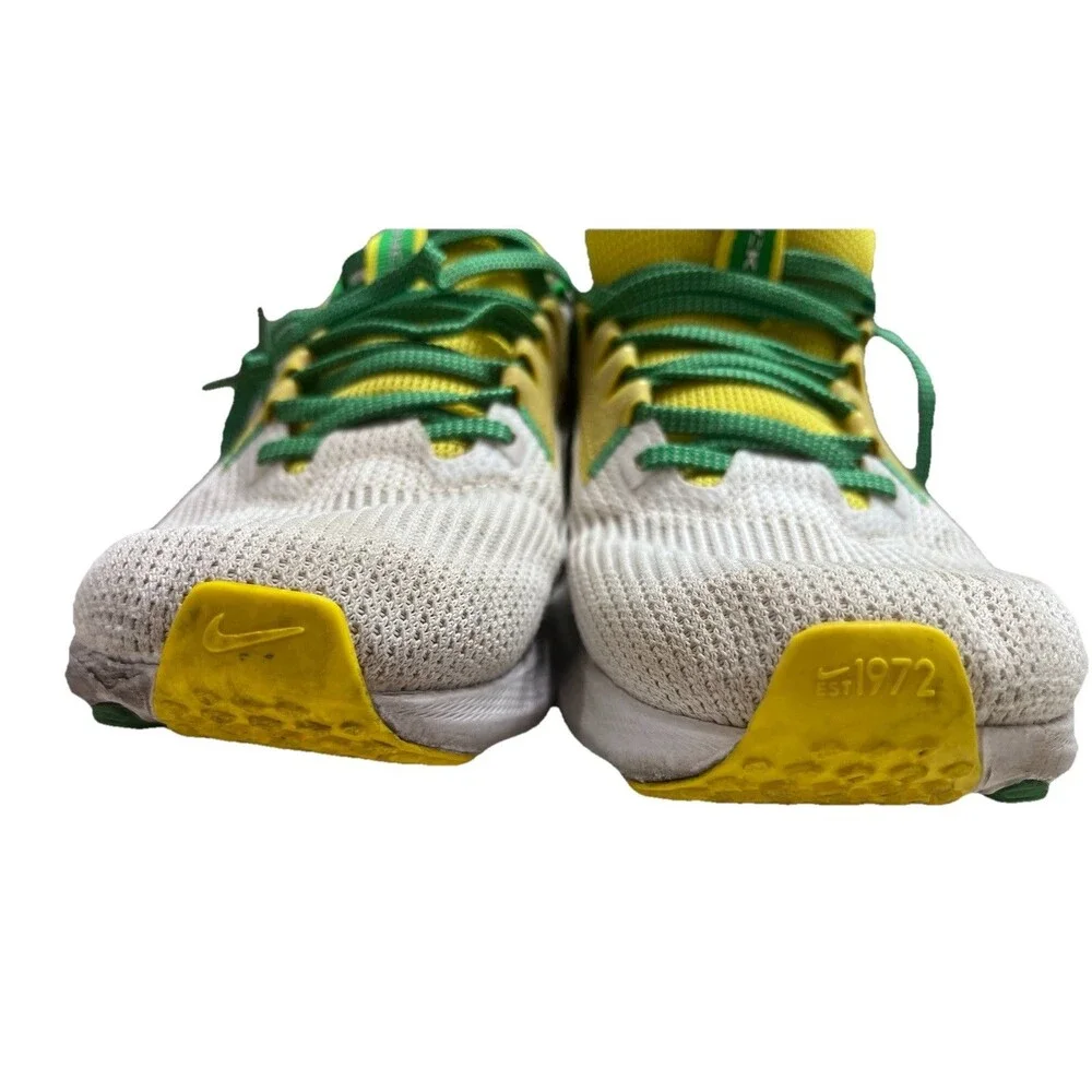 Nike Oregon Ducks Zoom Pegasus 40 Running Shoe White Yellow DZ5979-100 Size US 9